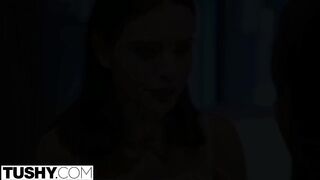 Lana Rhoades seggét egy csoki csávó bassza