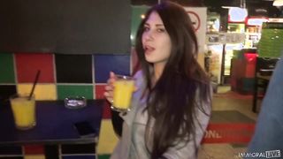 Ayda Swinger a hatalmas keblű tini kurva