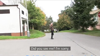 Világos Szőke tini spiné a raktárban szexel