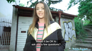 Sybil egy kicsike pénzért bárkivel közösül