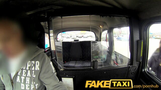 FakeTaxi - cuki nőci méretes seggel megfizet