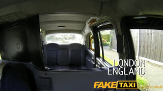 FakeTaxi - méretes seggű bige dugni akar