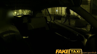 FakeTaxi - Olasz spiné a taxiban baszik