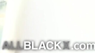 AllBlackX - Lala Ivey a hatalmas kannás tini
