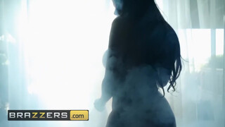 Brazzers - kerek szép seggű bige a fürdőkádban