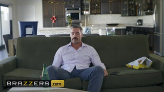 Brazzers - a tetovált pornószínész bige elpusztítva