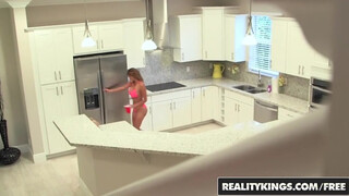 Reality Kings - a latinos kolumbiai Bianka méretes segglyuka megkúrelva