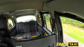 Fake Taxi - Hatalmas tőgyes milf bekúrva a hátsó ülésen