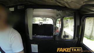 FakeTaxi - Rio Lee a hatalmas keblű barna csaj