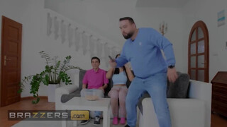 Brazzers - Jennifer Mendez tini krapek dákóján lovagol
