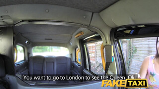FakeTaxi - Latina spiné dug a taxissal