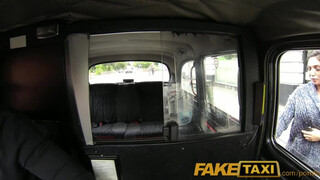 FakeTaxi - méretes cicis csaj nem akar fizetni