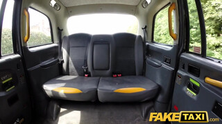 Fake Taxi - Ashleigh Devere a méretes cicis hölgyemény