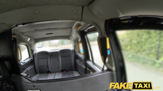 Fake Taxi - ausztrál spiné a szabadban is szereti csinálni