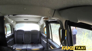 Fake Taxi - idősebb csajszi hatalmas farkat akar