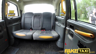 Fake Taxi - Csöcsös nőci szexel a hátsó ülésen
