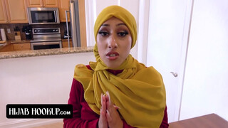 Hijab Hookup - Jógázó arab kiscsaj megdugva