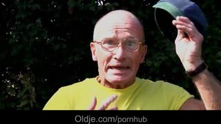 Öreg tata popsiba keféli a bombázó tinit