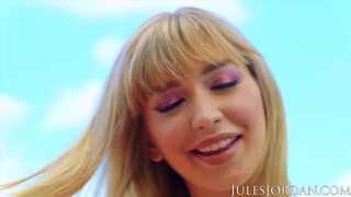 Jules Jordan - Marykate Moss a szexy világos szőke csajszi