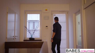 Babes - Paula Shy a méretes didkós hölgyemény