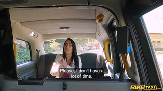 Fake Taxi - Megan Fiore a szexi méretes kannás spiné