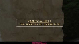 Karups - Vanessa Hell a pici cickós milf