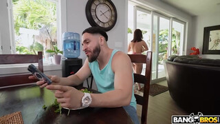 BANGBROS - Crystal Chase a nagy kannás kolumbiai picsa