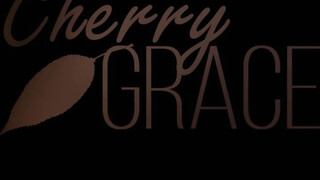 Cherry Grace a méretes cickós amatőr kiscsaj