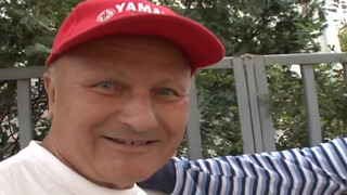 Gyuribácsi és a haverja kúrják a puncit