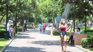 Fullos hatalmas kannás venezuelai kisasszony