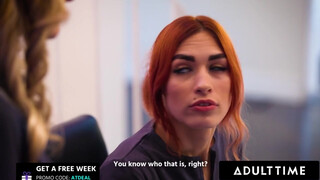 ADULT TIME - Cuki masszőr, Scarlett Sage kényezteti a DILF versenyző farkát, majd lenyeli az ondóját