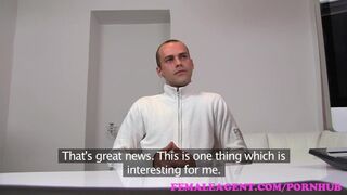Szexy milf ügynök teszteli a hardcore férfit