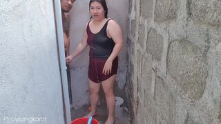 Filipina picsa kinti fürdés közben rendesen megkúrva