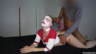Harley quinn rendesen cidázza a méretes kárót és lovagol rajta beleélvezésig éjszakai változatban